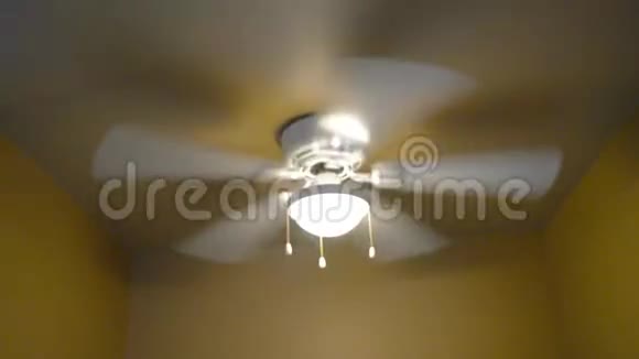 天花板上的风扇灯视频的预览图
