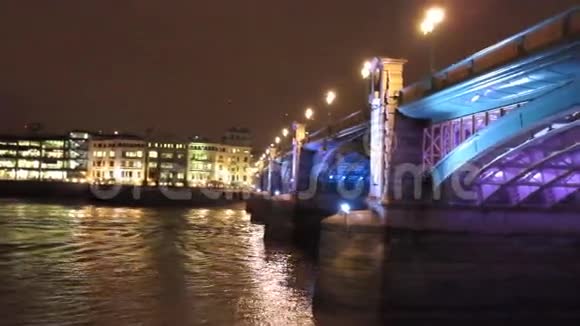 伦敦的南华克大桥视频的预览图