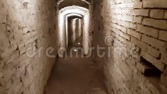 城堡石暗走廊视频的预览图