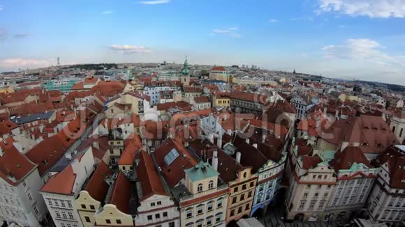 4K捷克共和国布拉格古城的城市景观红色屋顶视频的预览图