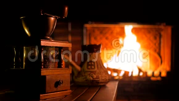 壁炉和一杯茶心情舒畅背景视频的预览图