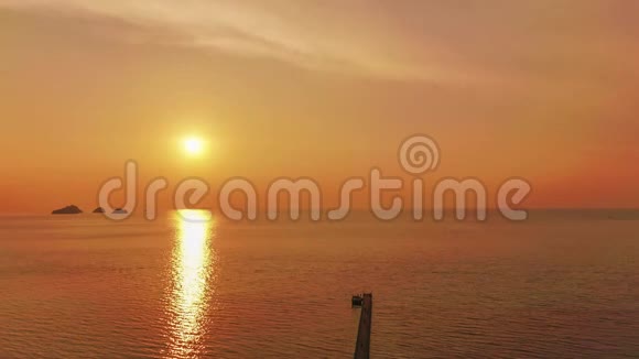 带码头的海景日落时间摄影视频的预览图
