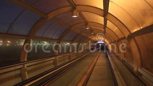 传送隧道视频的预览图