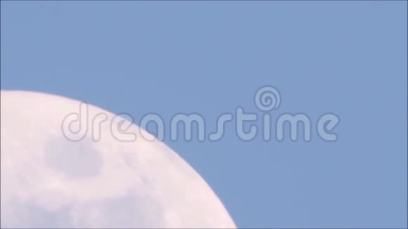 月亮升起移动白天视频的预览图