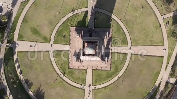 圣安东尼奥基多附近赤道线纪念碑视频的预览图
