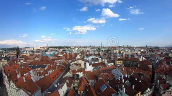 4K捷克共和国布拉格古城的城市景观红色屋顶视频的预览图
