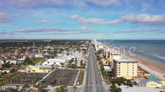 空中4k拍摄的代托纳海滩视频的预览图