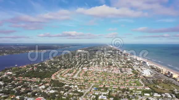 空中4k拍摄的代托纳海滩视频的预览图
