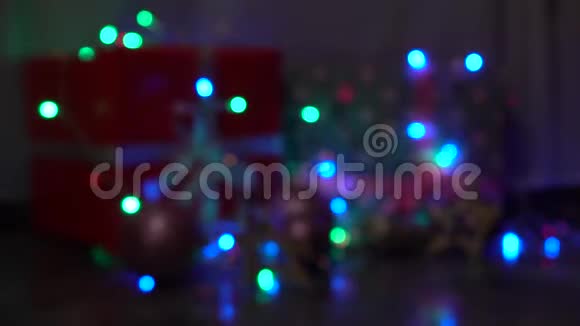 新年和圣诞装饰及礼品盒视频的预览图