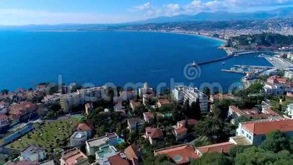 法国尼斯市港口地中海和港口高空超移视频的预览图