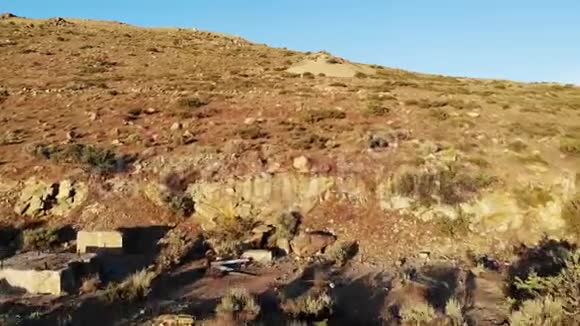 空中无人机拍摄的内华达沙漠采矿遗迹视频的预览图