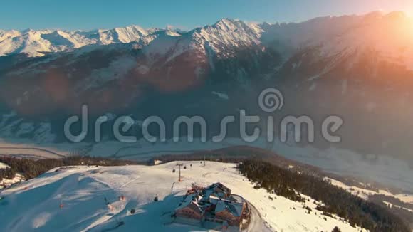 奥地利阿尔卑斯山滑雪胜地景观视频的预览图