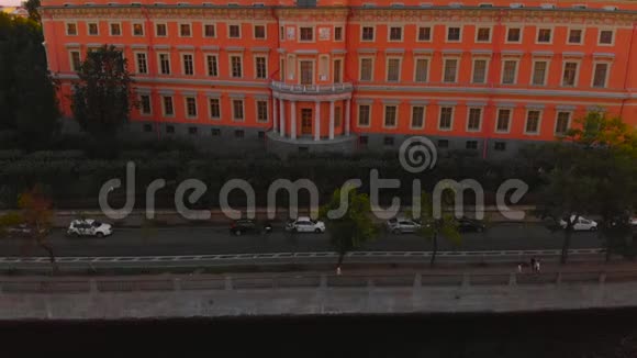 圣彼得斯伯格俄罗斯2018年5月美丽的圣彼得堡从空中俯瞰米哈伊洛夫斯基城堡在阳光下视频的预览图