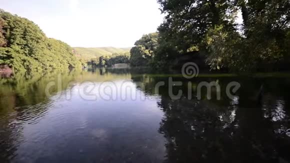 湖上日出自然视频的预览图