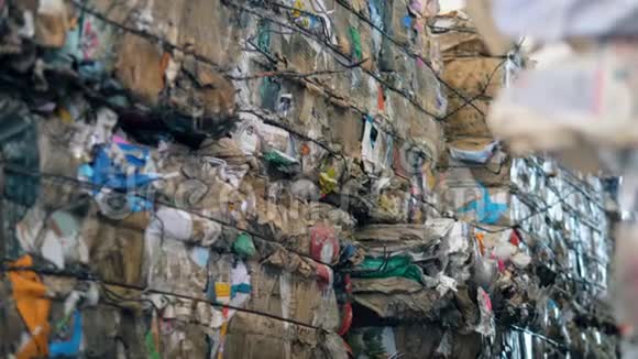 回收设施中的垃圾废物回收工厂视频的预览图