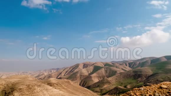 时间流逝的云彩在以色列的犹太沙漠上空视频的预览图