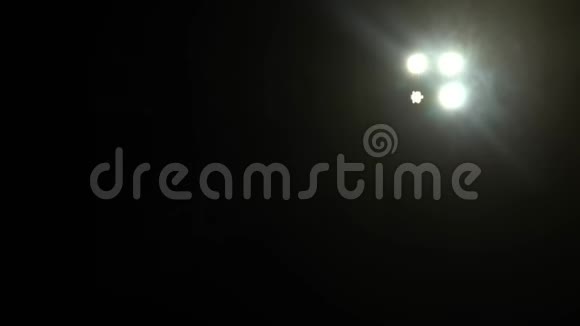 迪斯科灯在远处发光视频的预览图