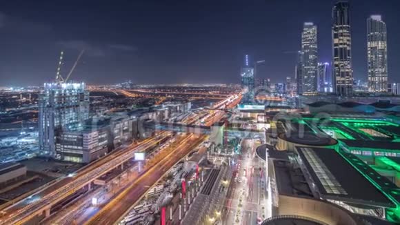 金融中心道路夜景与在建建筑的关系视频的预览图