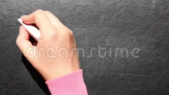 健康食品用粉笔在黑板上手写文字视频的预览图