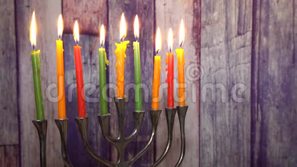 犹太节日光明节的抽象复古与menorah传统离焦灯选择性软焦视频的预览图