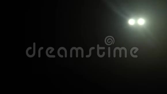 迪斯科灯在远处发光视频的预览图