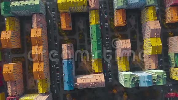 住宅小区的多彩建筑上面视频的预览图