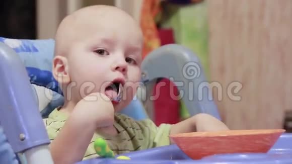 为婴儿健康饮食视频的预览图