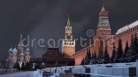 莫斯科俄罗斯在红场上的克里姆林宫大厦的冬天视频的预览图