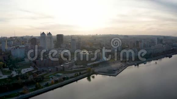 迪尼普罗市市区的城市景观和天际线视频的预览图