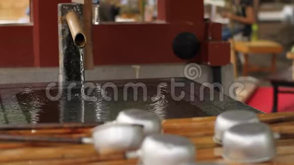 东京特写阿萨库萨神社净化槽视频的预览图