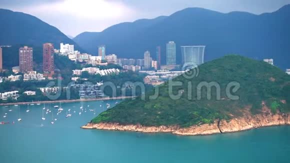 有游艇俱乐部和度假村的香港豪华区视频的预览图