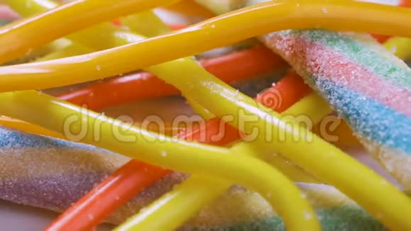 五颜六色的糖果果冻棒棒糖混合甜香的概念作为背景视频的预览图