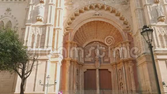 帕尔马大教堂入口视频的预览图