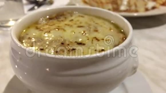 法式洋葱汤视频的预览图