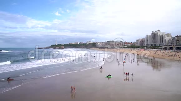 比亚里茨暑假的大海滩4K分辨率视频的预览图