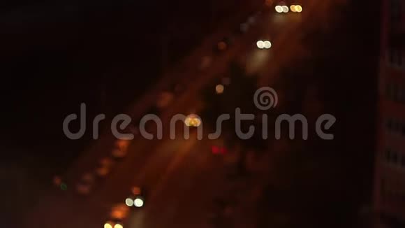 夜间城市交通散焦时间推移视频的预览图