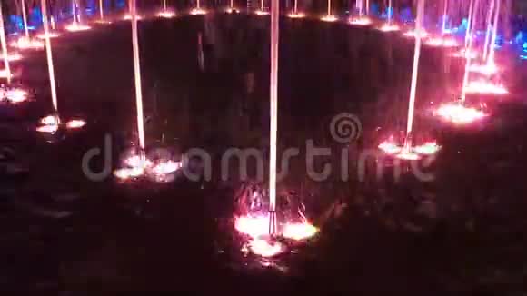喷泉采用彩色灯光显示视频的预览图