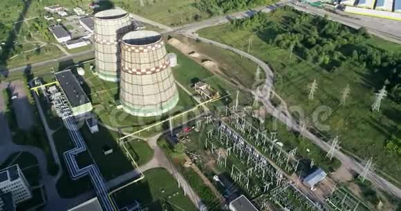 立陶宛维尔纽斯热电厂建设区靠近加鲁奈市场很大的烟囱视频的预览图