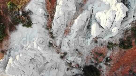 美国内华达州岩层的无人机镜头视频的预览图