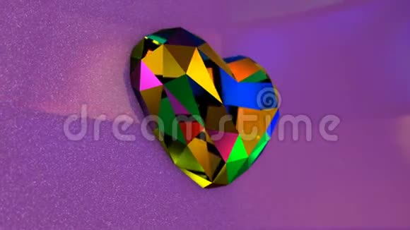 极富色彩的钻石形状的心与闪烁的灯光视频的预览图