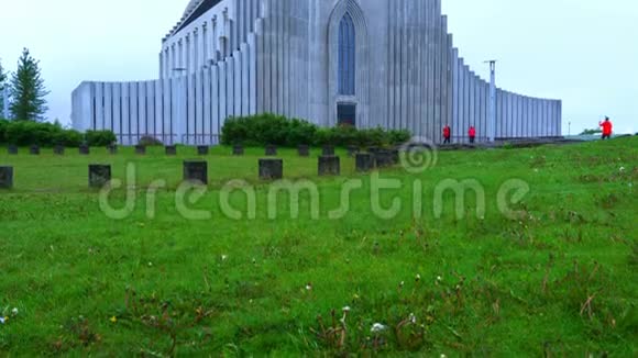 雷克雅未克天主教大教堂Hallgrimskirkja的景观视频的预览图