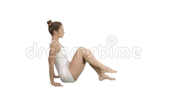 年轻漂亮的女人在白色背景下做瑜伽体式视频的预览图