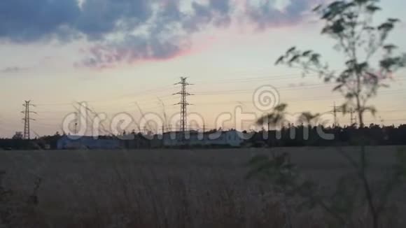 电线塔背景上的工厂视频的预览图