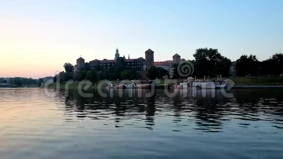 波兰克拉科夫维斯特拉河上方日落视频的预览图