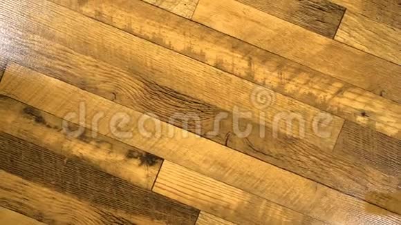 木质镶花在房间顶部的特写木质层板地板特写视频的预览图