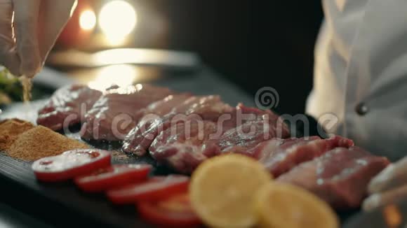 煮手撒肉调味视频的预览图