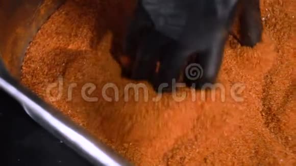 肉腌制烧烤视频的预览图
