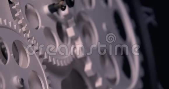 老式机械时钟齿轮机构视频的预览图