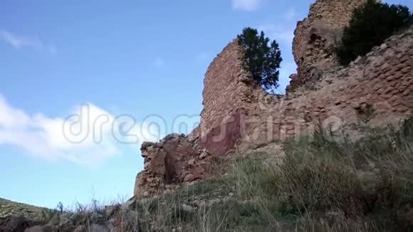 Albarracin旁边的圣克罗奇城堡废墟视频的预览图