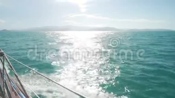 澳大利亚的帆船在海面上闪耀视频的预览图